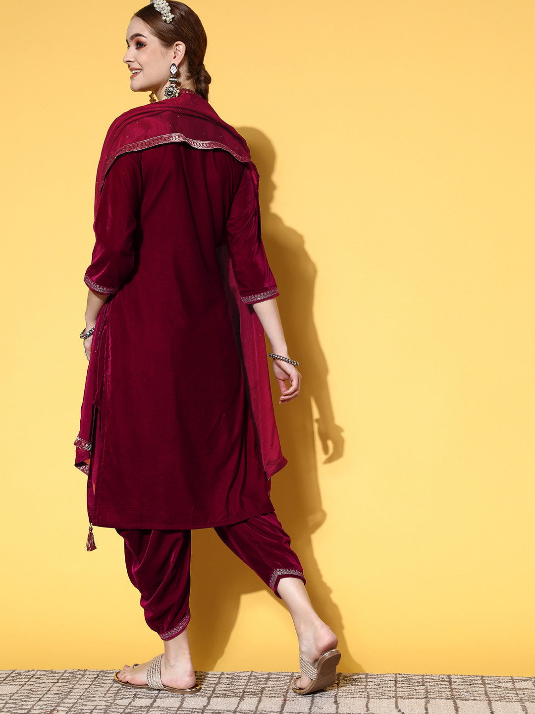Women Floral Velvet Kurta Set