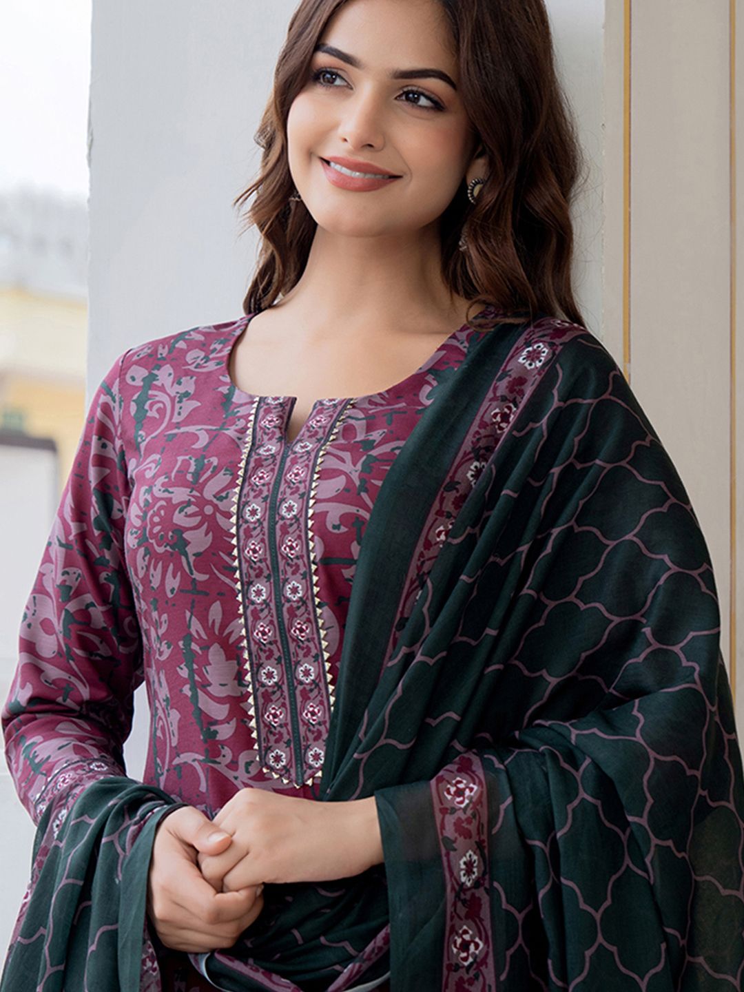 Dhiyona KL Floral Printed Notch Neck Straight Kurta With Trousers & Dupatta