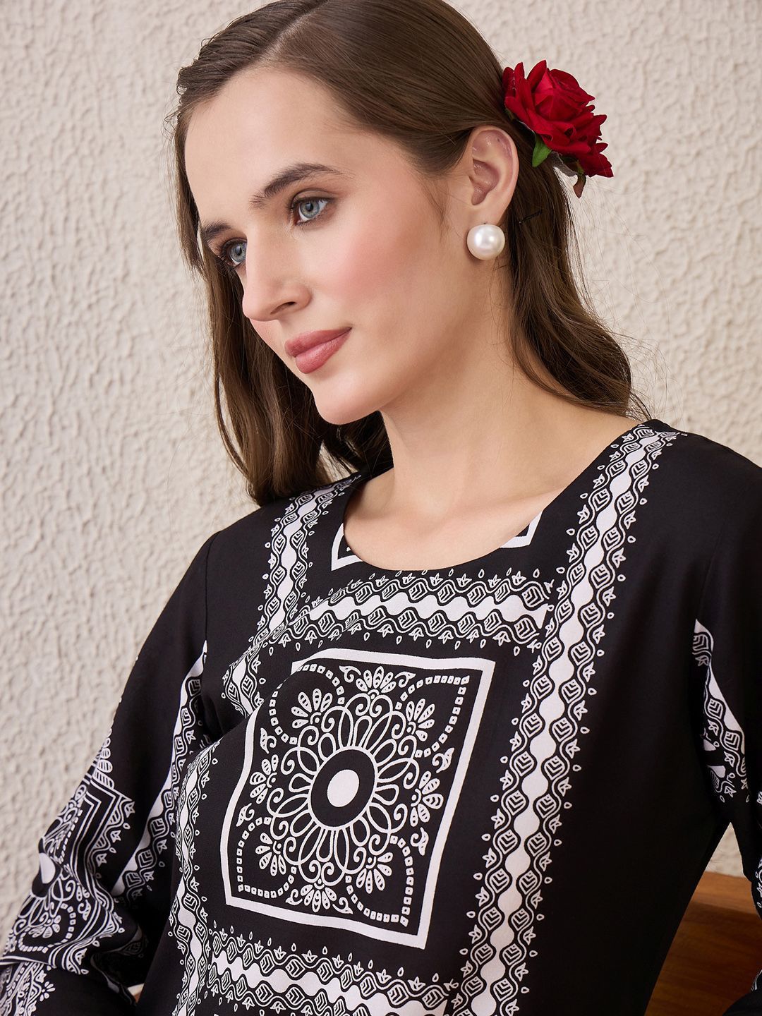 Dhiyona IE Floral Printed Round Neck Pure Cotton Straight Kurta With Trousers