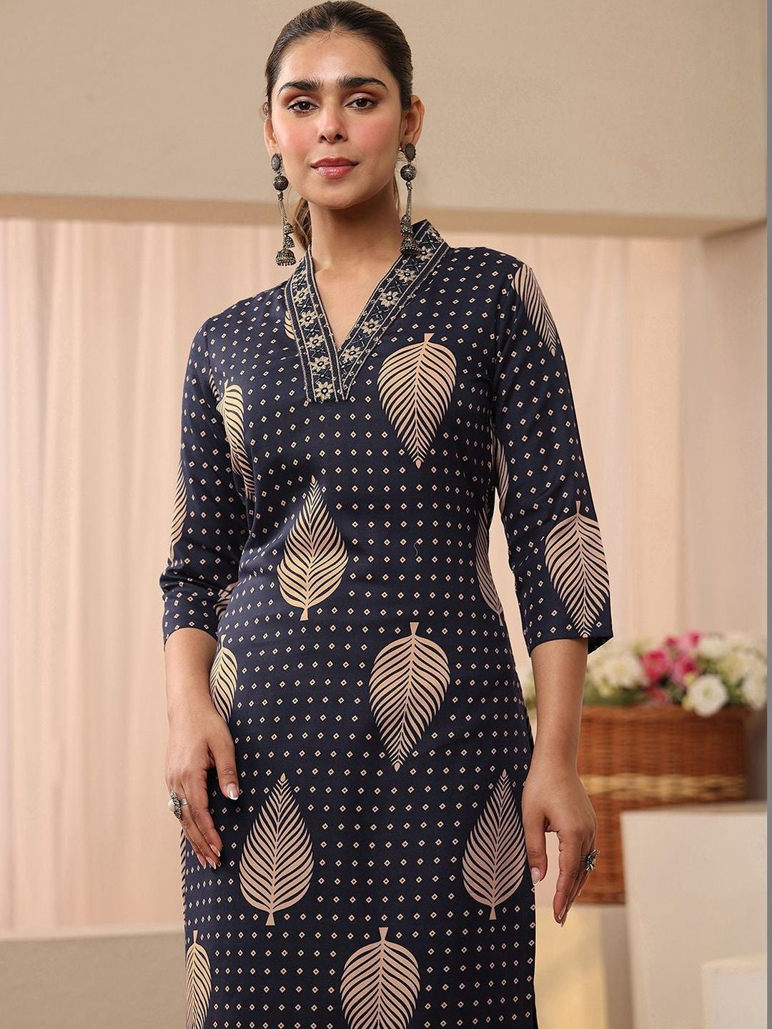 Women Floral Printed Regular Kurta with Trousers & With Dupatta