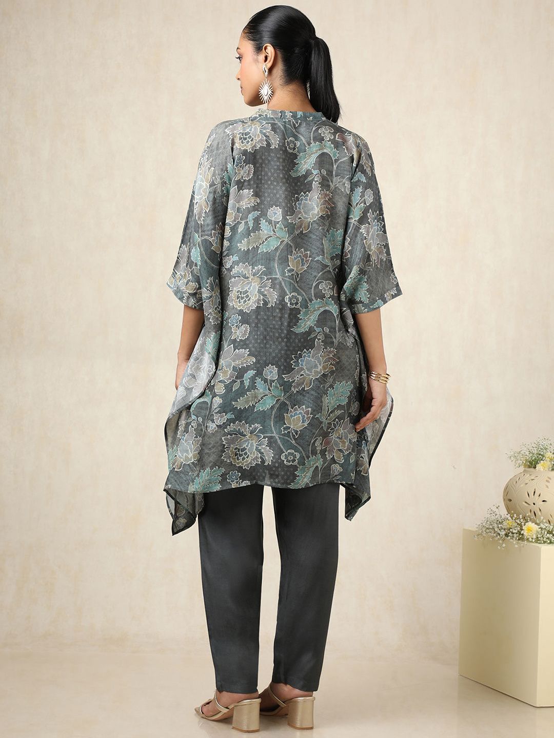 Dhiyona SO Women's Floral Printed Mandarin Collar Pure Cotton Kaftan Kurta With Trousers