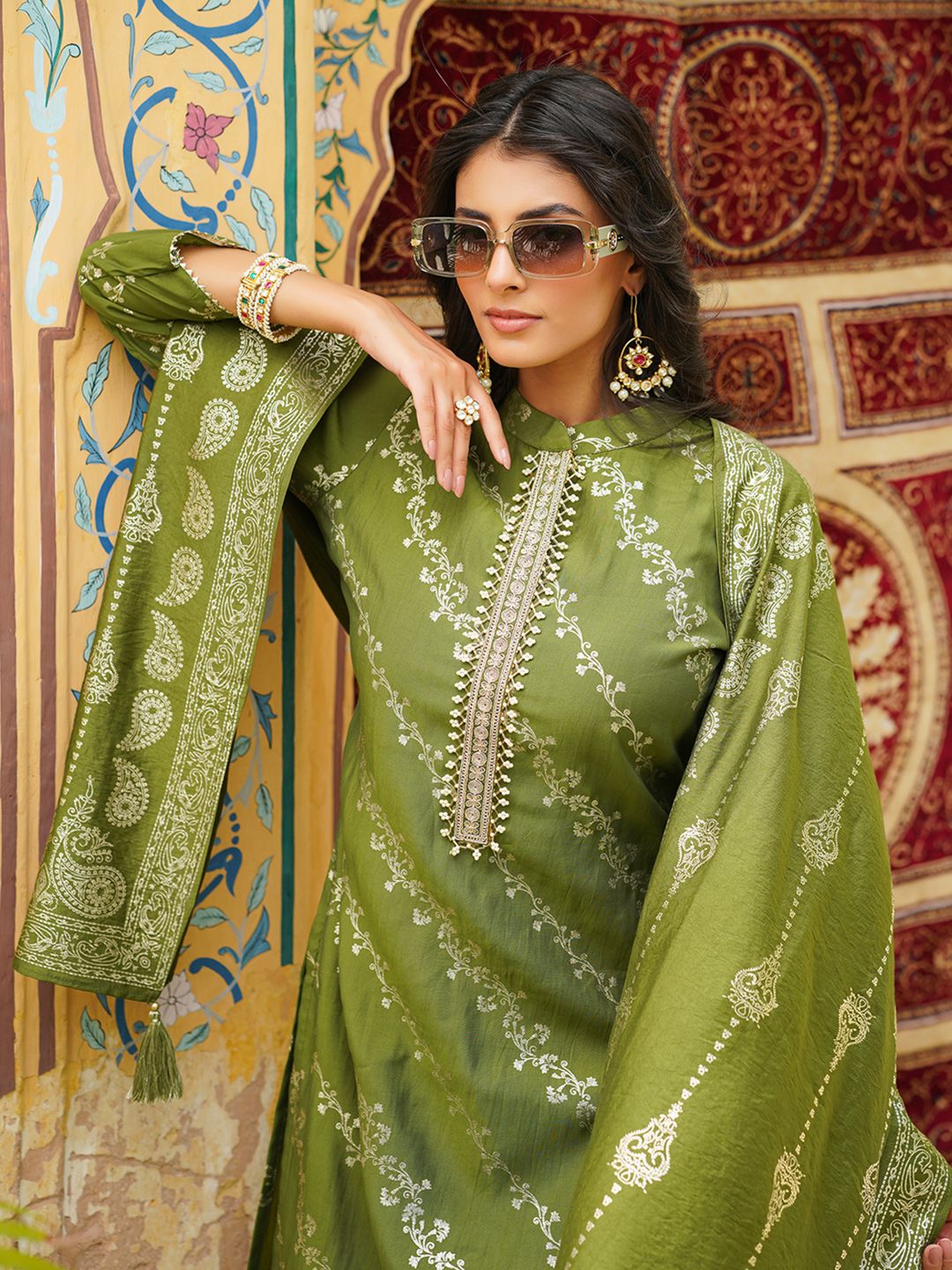 Dhiyona KL Women Floral Printed Regular Kurta with Trousers & Dupatta