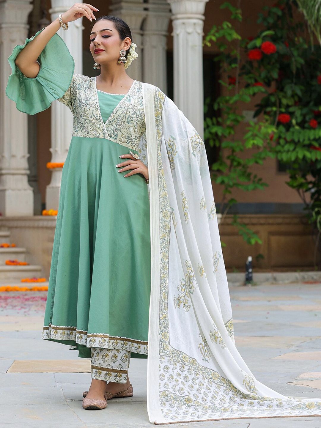 Dhiyona RR Women's Floral Printed Bell Sleeves Pure Cotton Kurta With Trousers & Dupatta