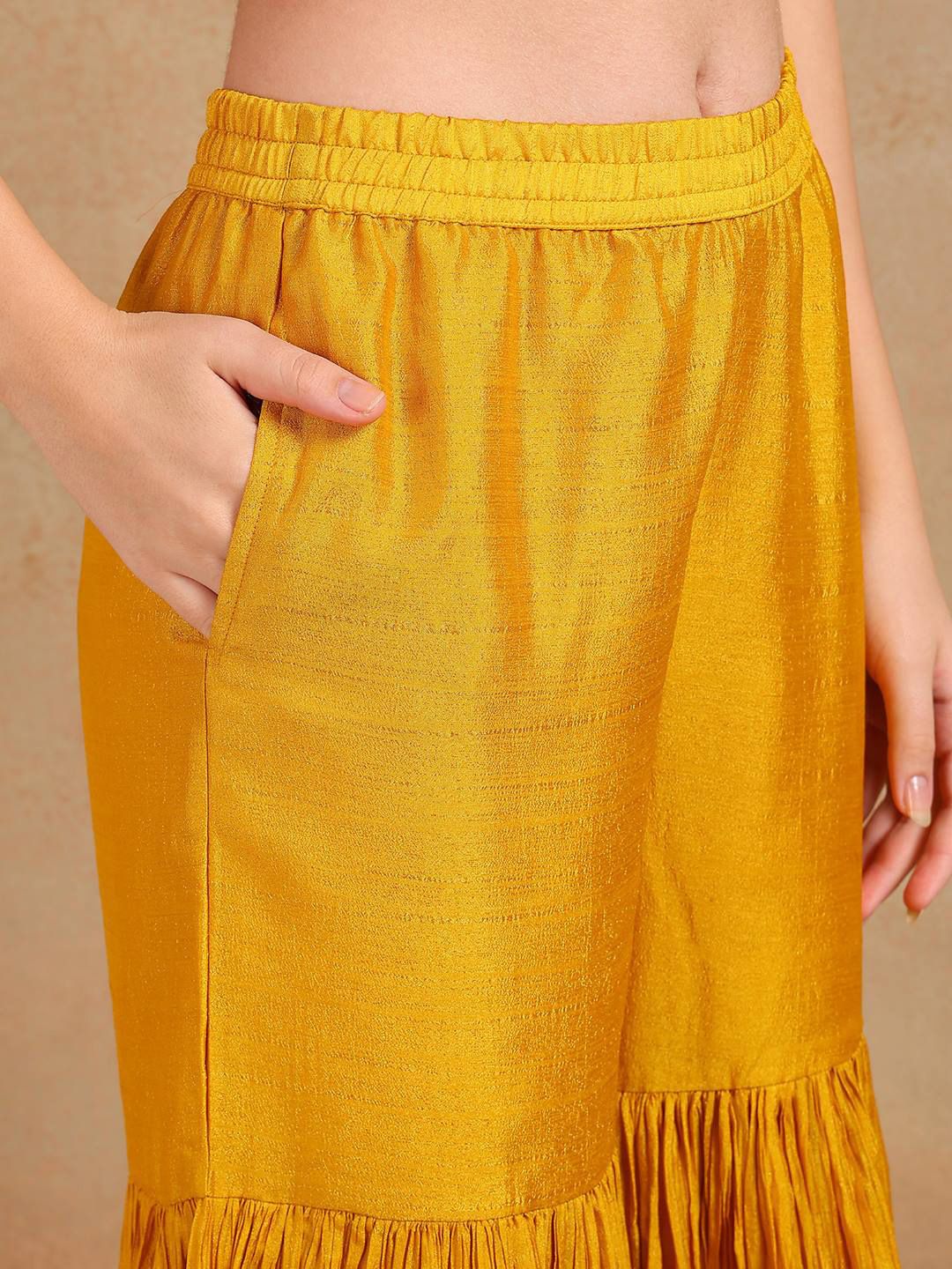 Dhiyona KL V-neck Ethnic Motifs Embroidered Regular Kurta with Sharara & With Dupatta