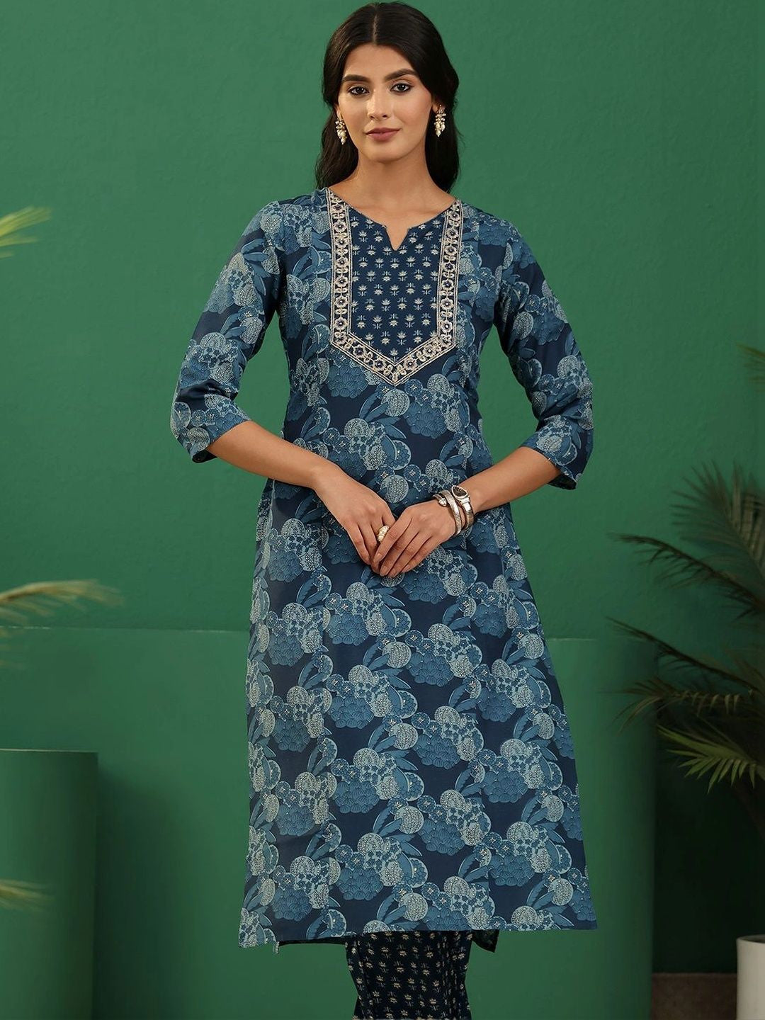 Women Ethnic Motifs Printed Regular Thread Work Kurta with Trousers & With Dupatta