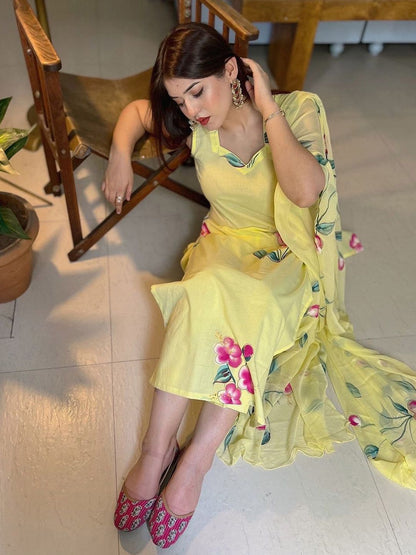 Dhiyona KL Floral Printed Sweetheart Neck Straight Kurta With Trousers And Dupatta
