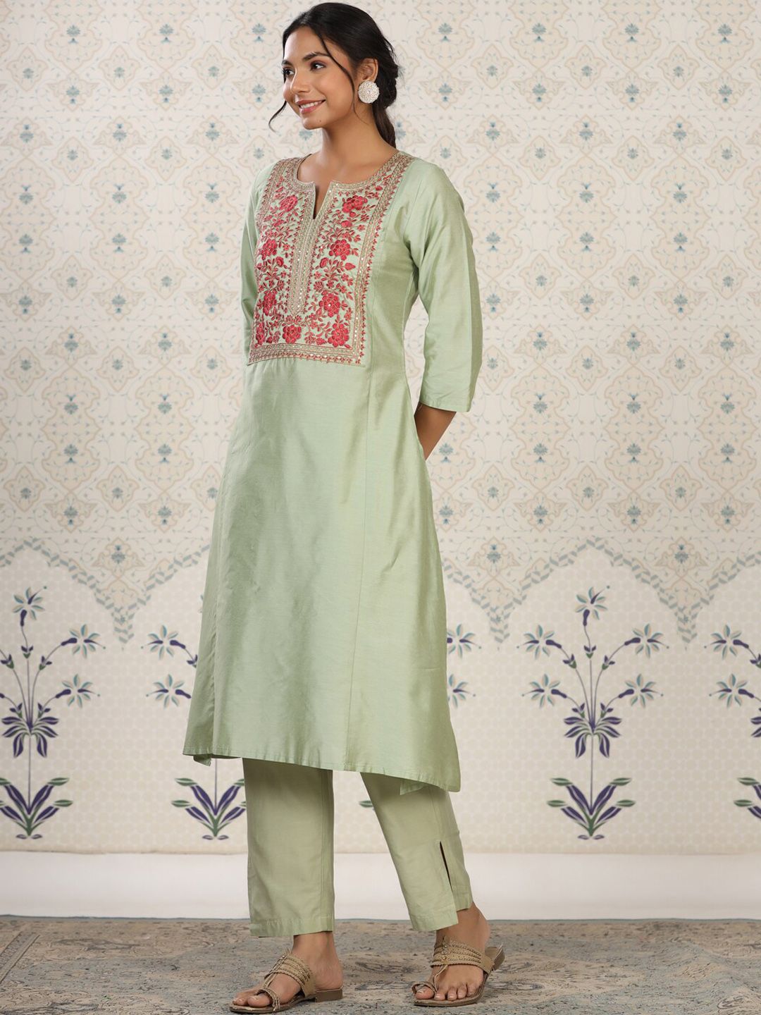 Dhiyona OD  Women Floral Thread Work Kurta