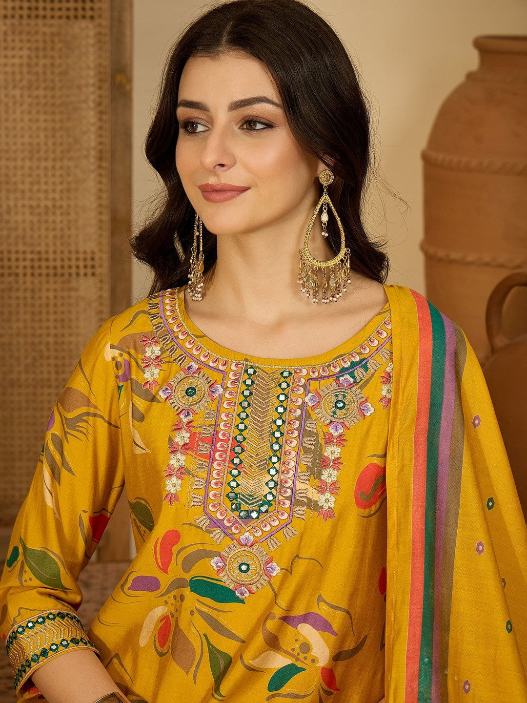 Women Floral Printed Regular Thread Work Kurta with Trousers & With Dupatta