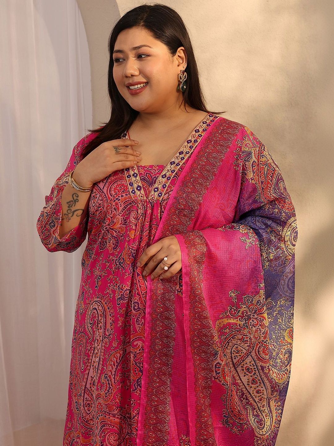 Dhiyona Women's Plus Size Paisley Printed Kurta with Trousers & Dupatta