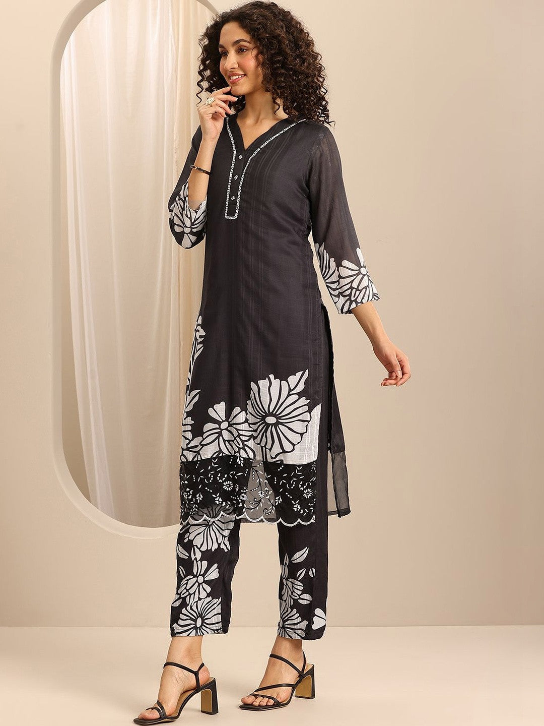 Women Floral Printed Regular Thread Work Kurta with Trousers & With Dupatta