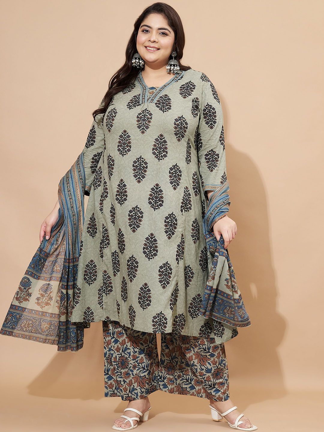 Dhiyona KL Women Plus Size Floral Printed Cotton Kurta with Palazzo & Dupatta