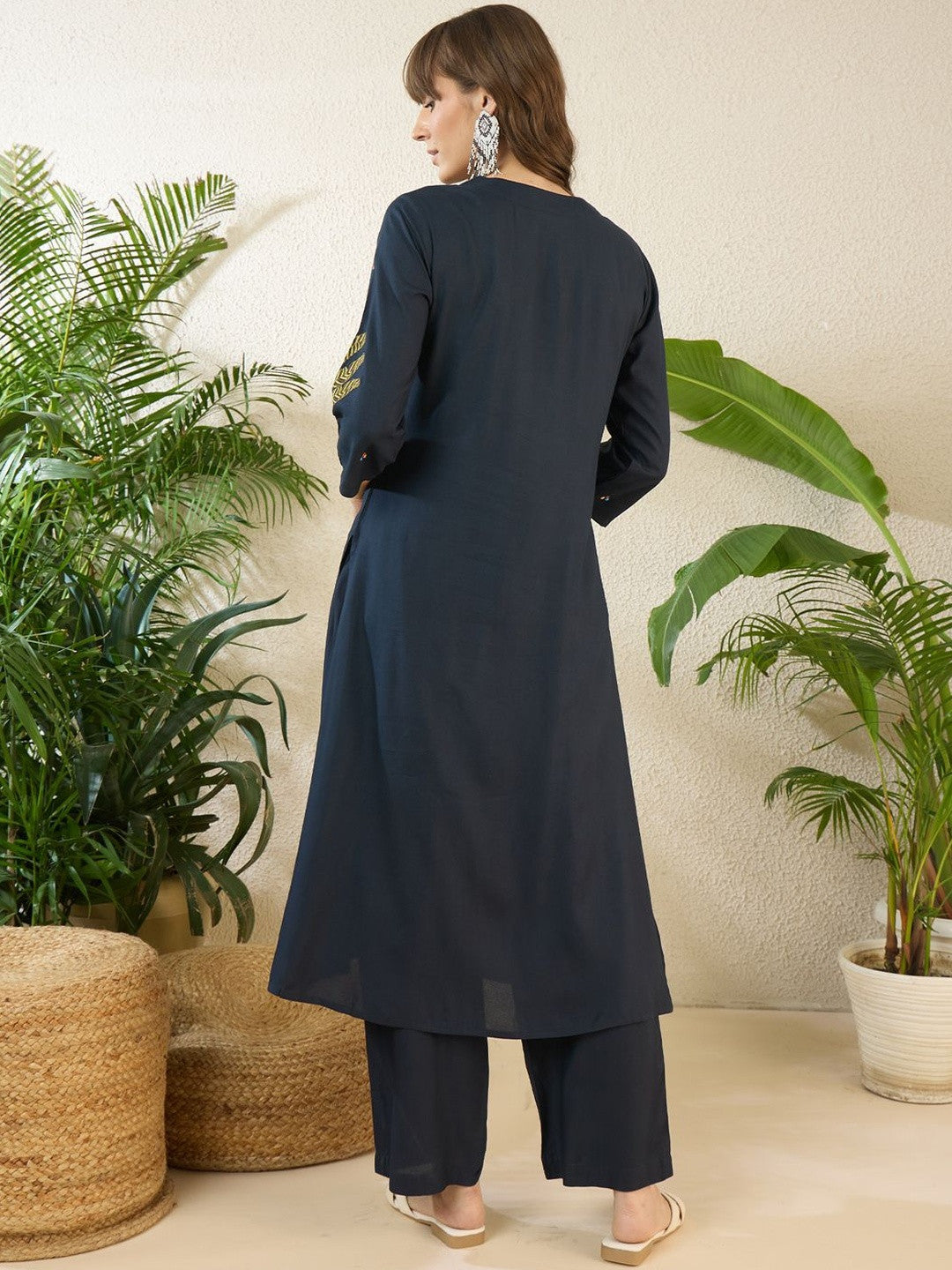 Women Ethnic Motifs Embroidered Regular Thread Work Kurta with Trousers