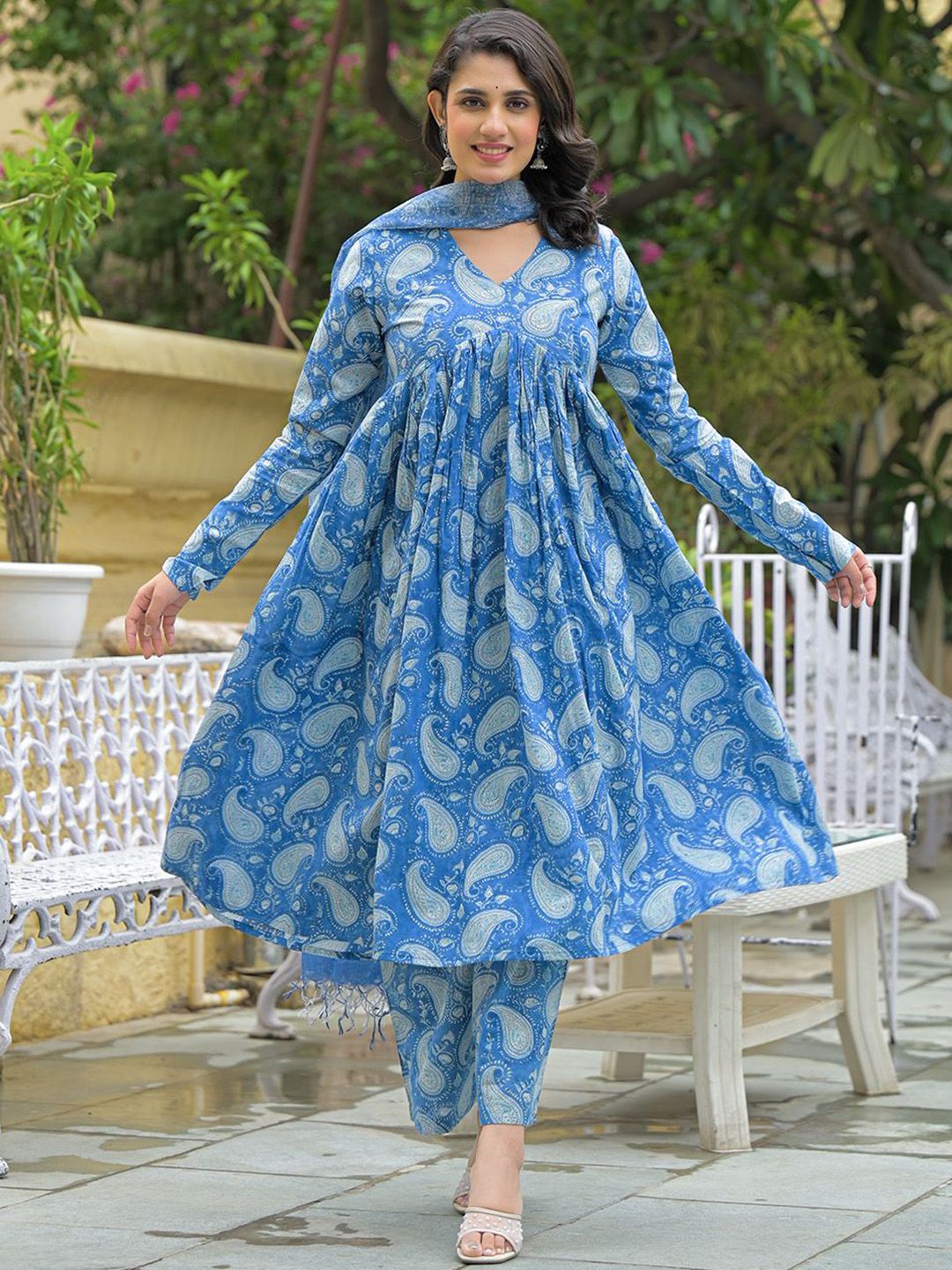 Dhiyona KL Women Paisley Printed Cotton Kurta with Palazzo & Dupatta