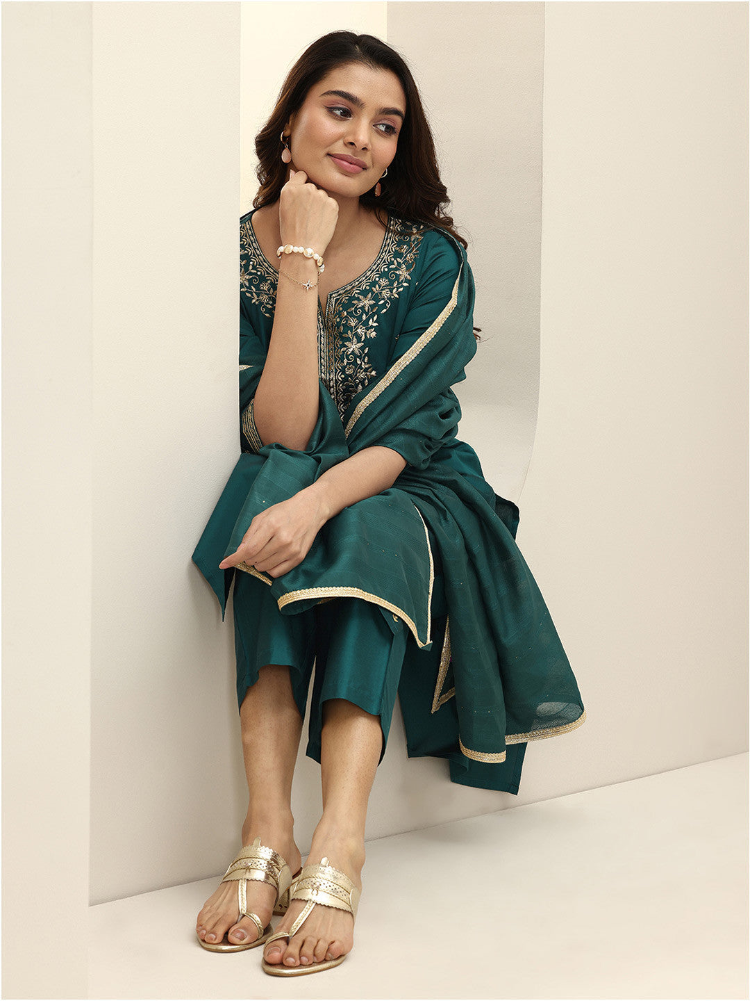 Women Floral Embroidered Regular Sequinned Kurta with Trousers & With Dupatta