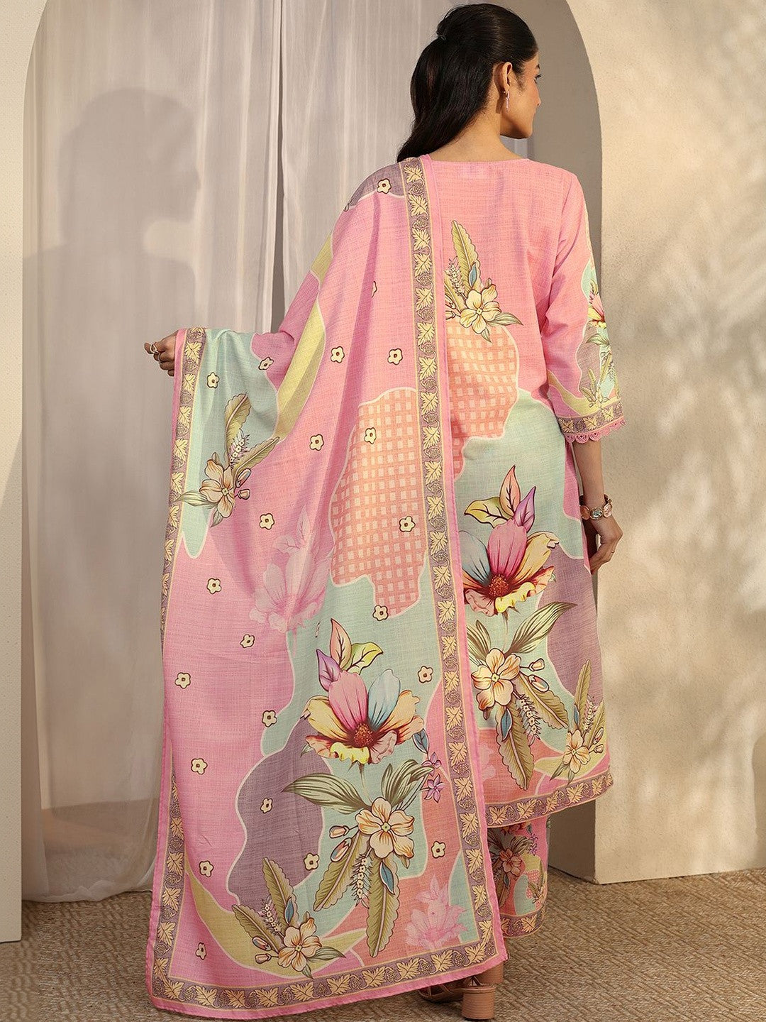 Women Floral Printed Regular Kurta with Trousers & With Dupatta