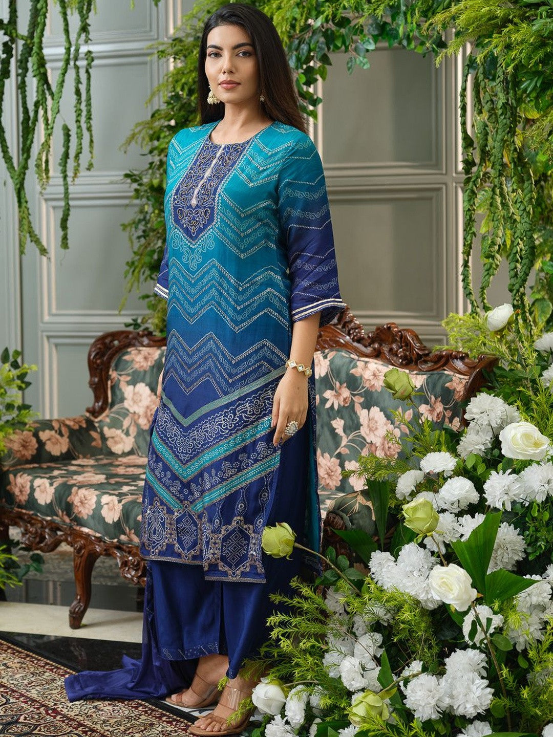 Geometric Printed Thread Work Straight Kurta with Trouser & Dupatta