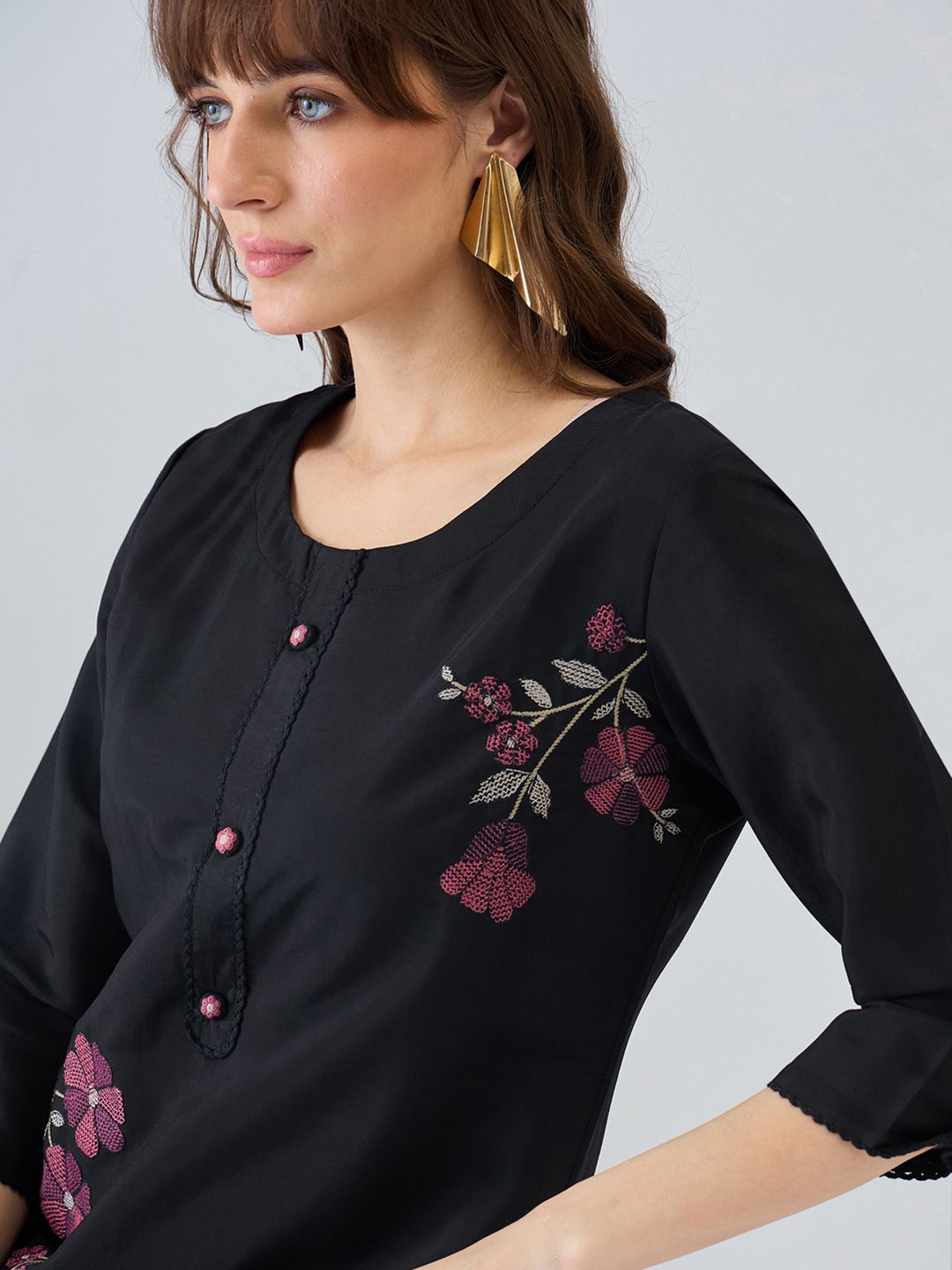 Dhiyona IE Women Floral Embroidered Regular Thread Work Kurta with Trousers