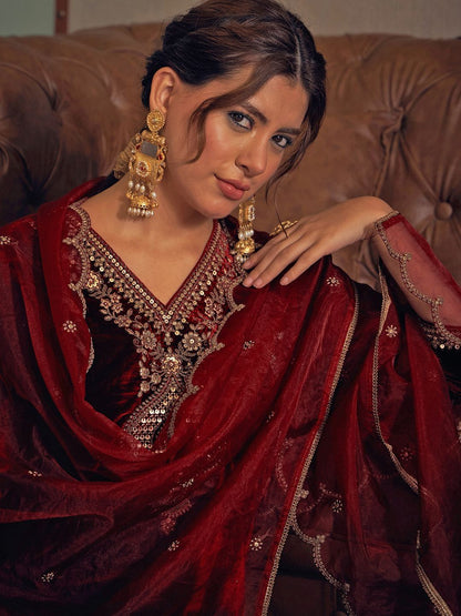 Dhiyona CH Women Ethnic Motifs Embroidered Regular Velvet Kurta with Trousers & With Dupatta