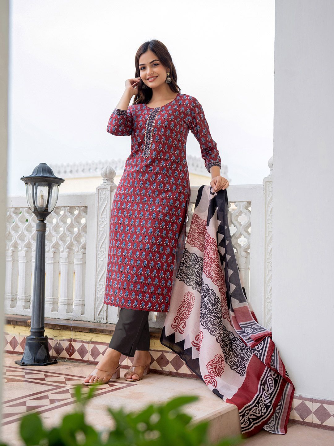 Dhiyona KL Ethnic Motifs Printed Regular Straight Kurta with Trousers & Dupatta