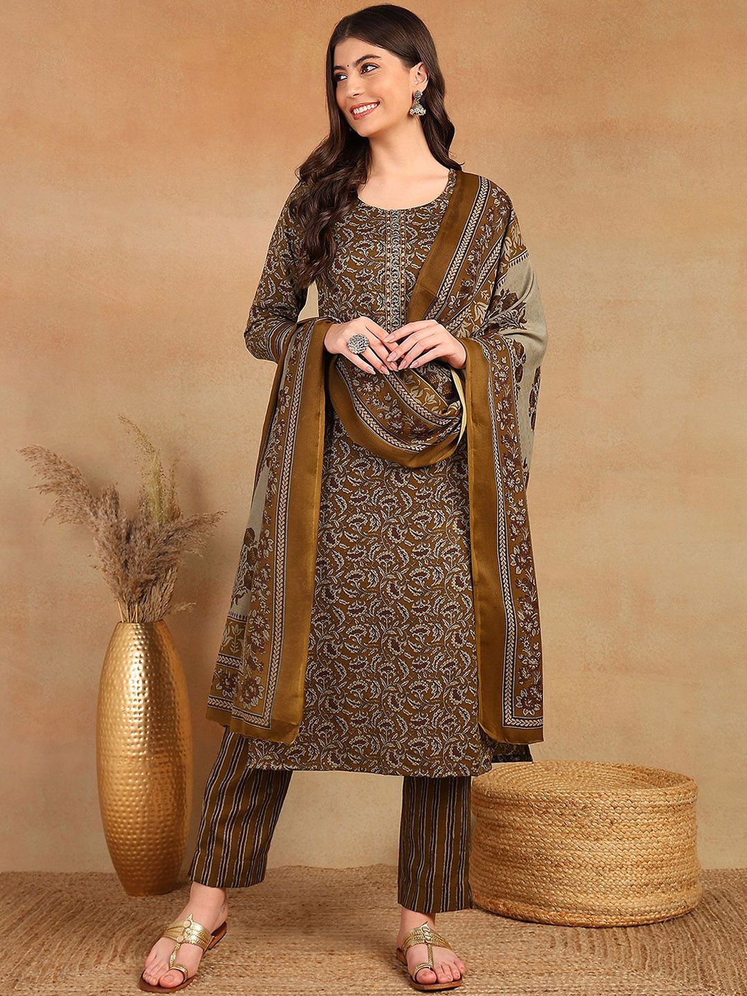 Dhiyona KL Floral Printed Thread Work Straight Kurta with Trousers & Dupatta