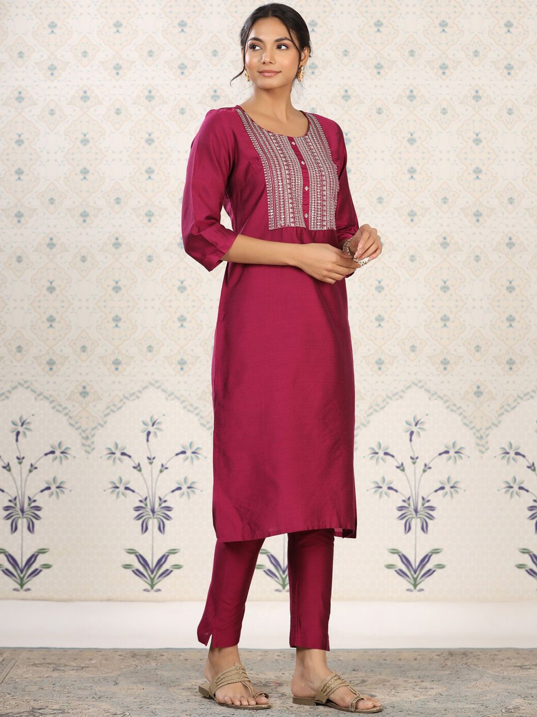 Dhiyona OD  Women Floral Printed Thread Work Kurta