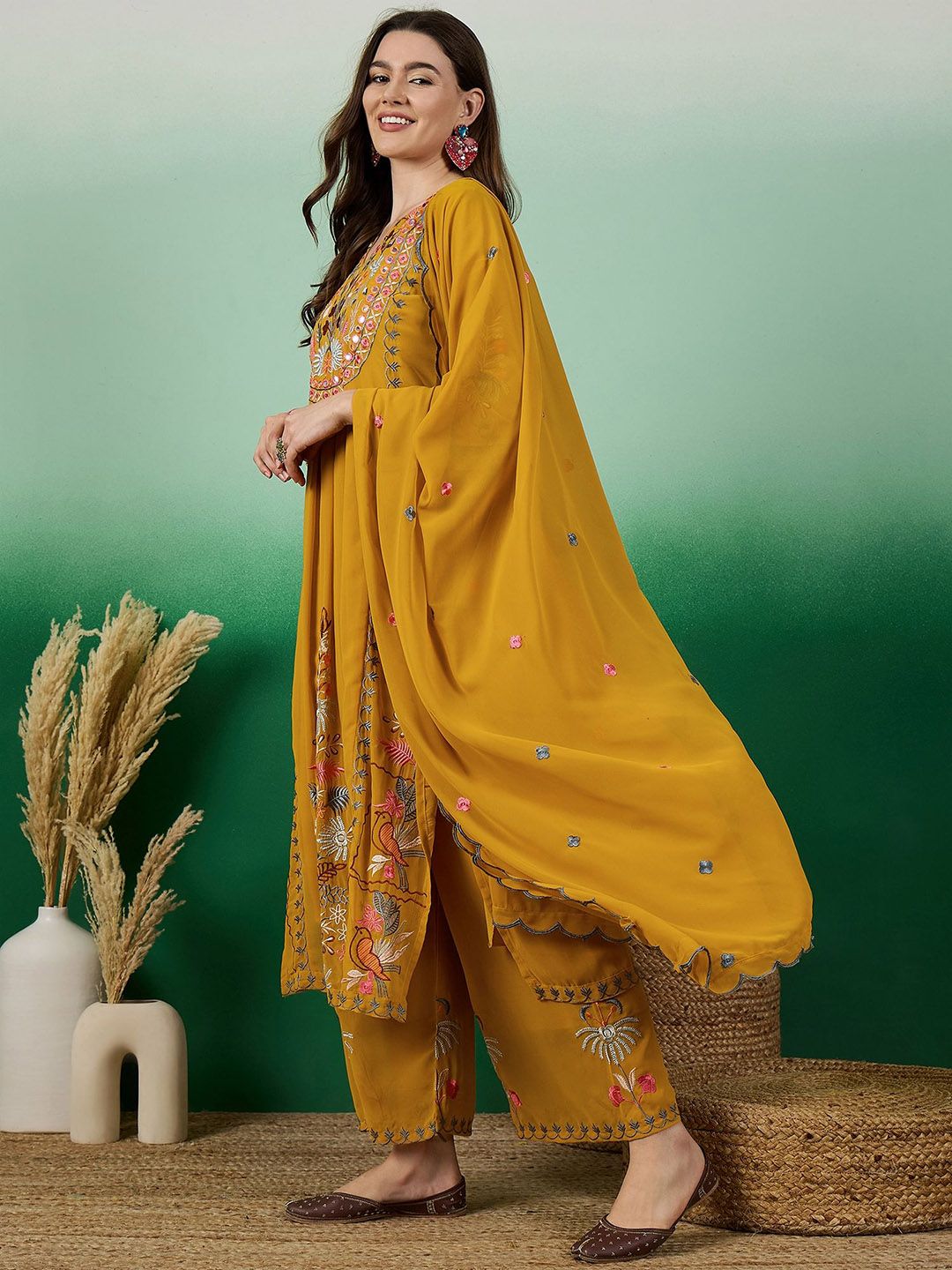 Dhiyona KL Floral Embroidered V-Neck Cuffed Sleeves Thread Work Kurta ,Palazzos & Dupatta