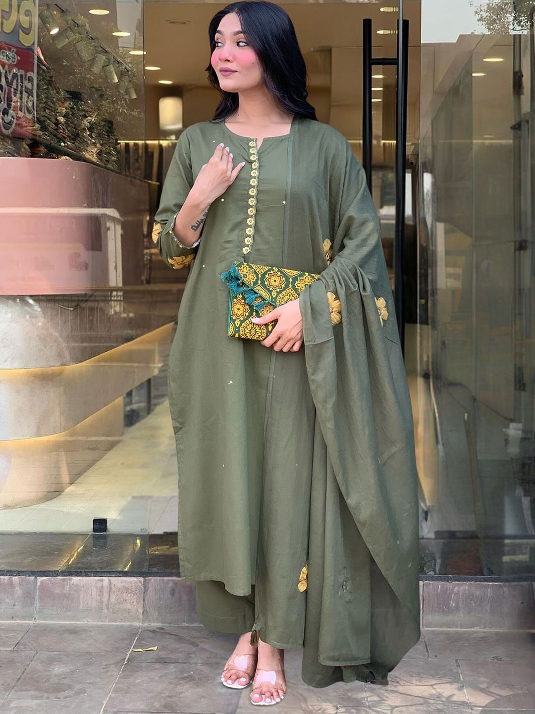 Dhiyona KL Women Floral Embroidered Kurta with Palazzo & Dupatta