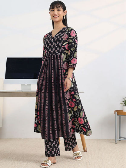 Women Floral Printed Panelled Kurta with Trousers & With Dupatta