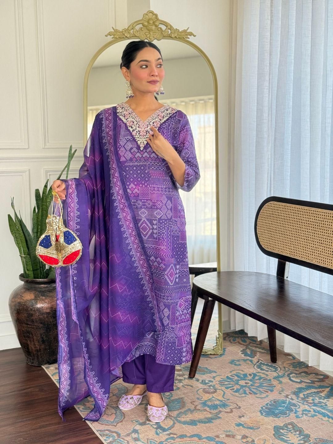 Dhiyona KL Women Embroidered Straight Kurta Set