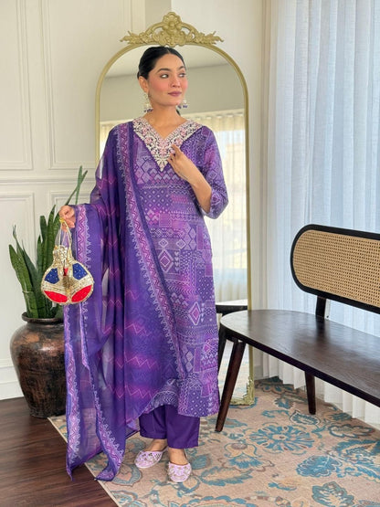 Dhiyona KL Women Embroidered Straight Kurta Set