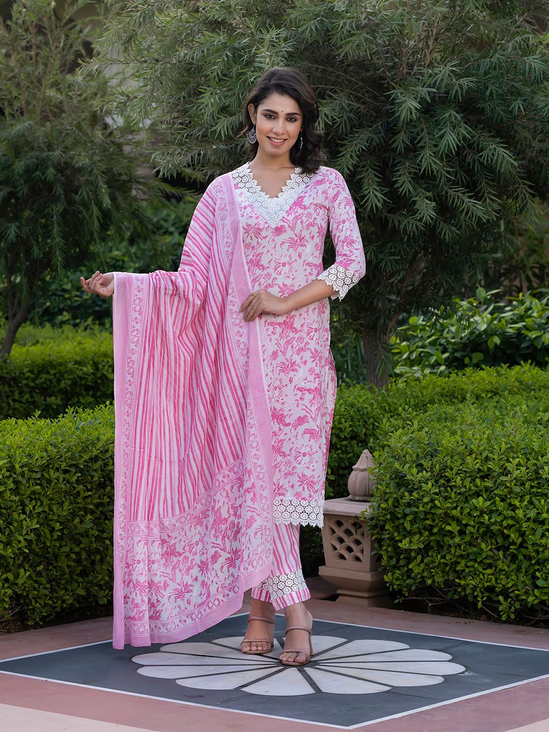 Dhiyona KL Women Floral Printed Regular Pure Cotton Kurta with Trousers & With Dupatta