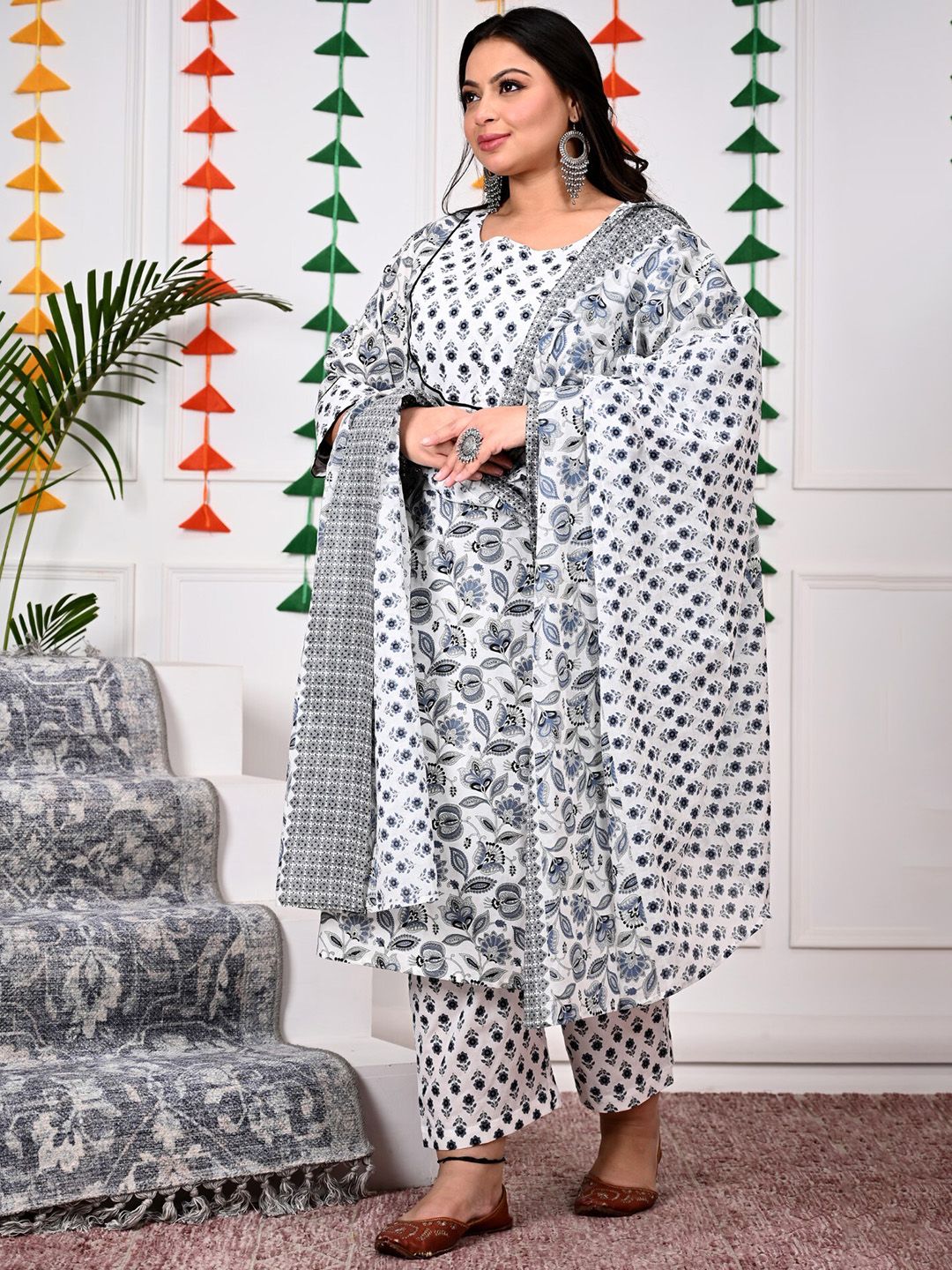 Dhiyona KL Plus Size Floral Printed Pure Cotton Kurta With Trousers & Dupatta