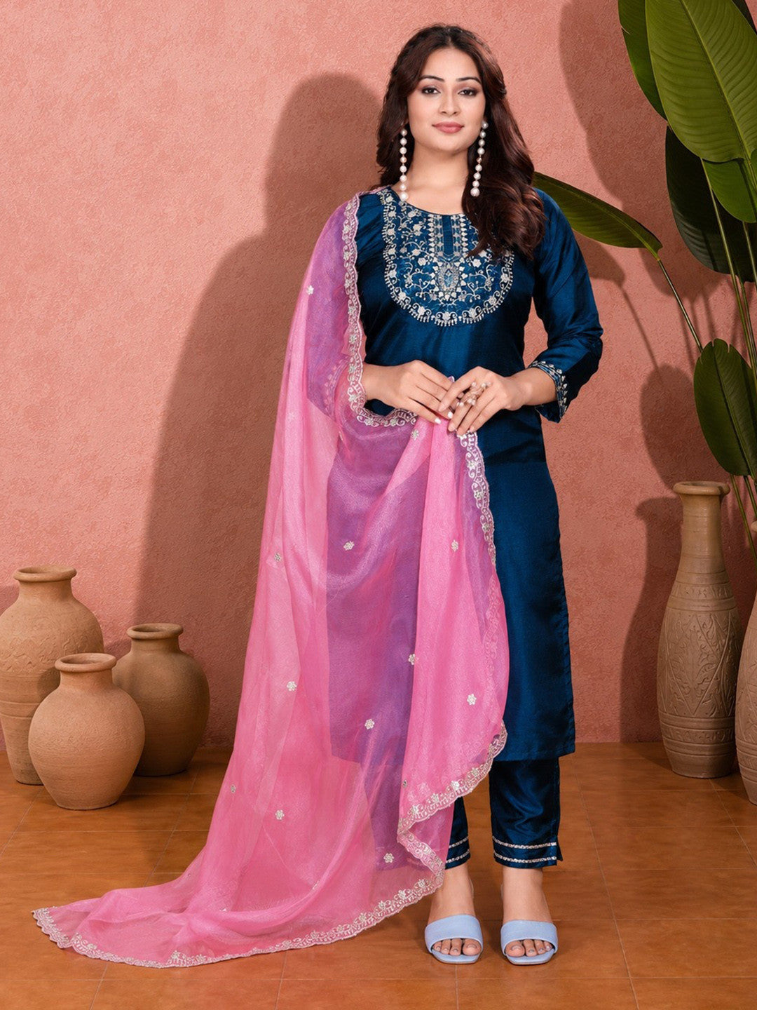 Motifs Embroidered Regular Thread Work Kurta with Trousers & With Dupatta