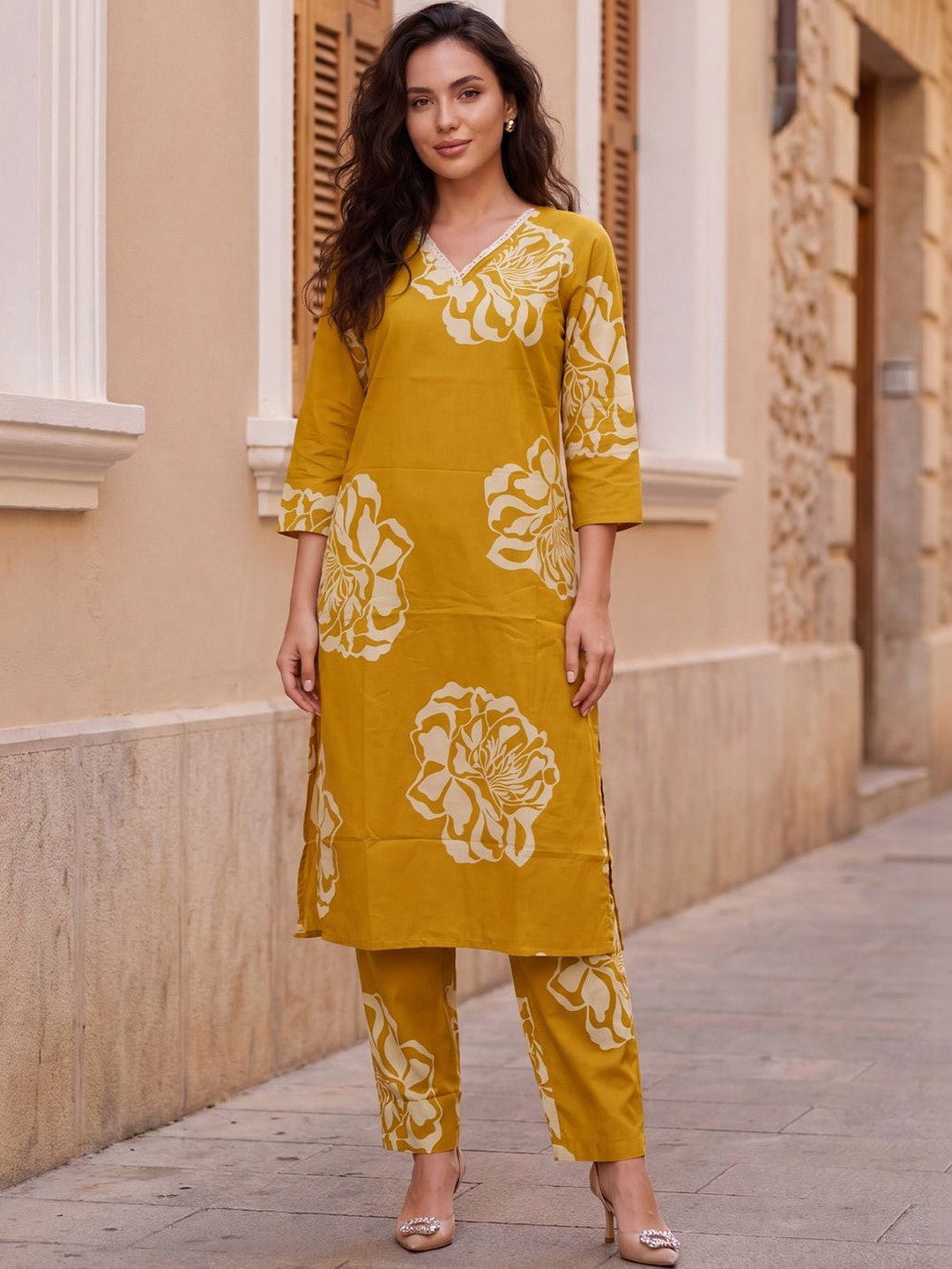 Women Floral Printed Regular Pure Cotton Kurta with Trousers