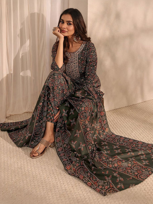 Women Ethnic Motifs Printed Regular Thread Work Kurta with Trousers & With Dupatta