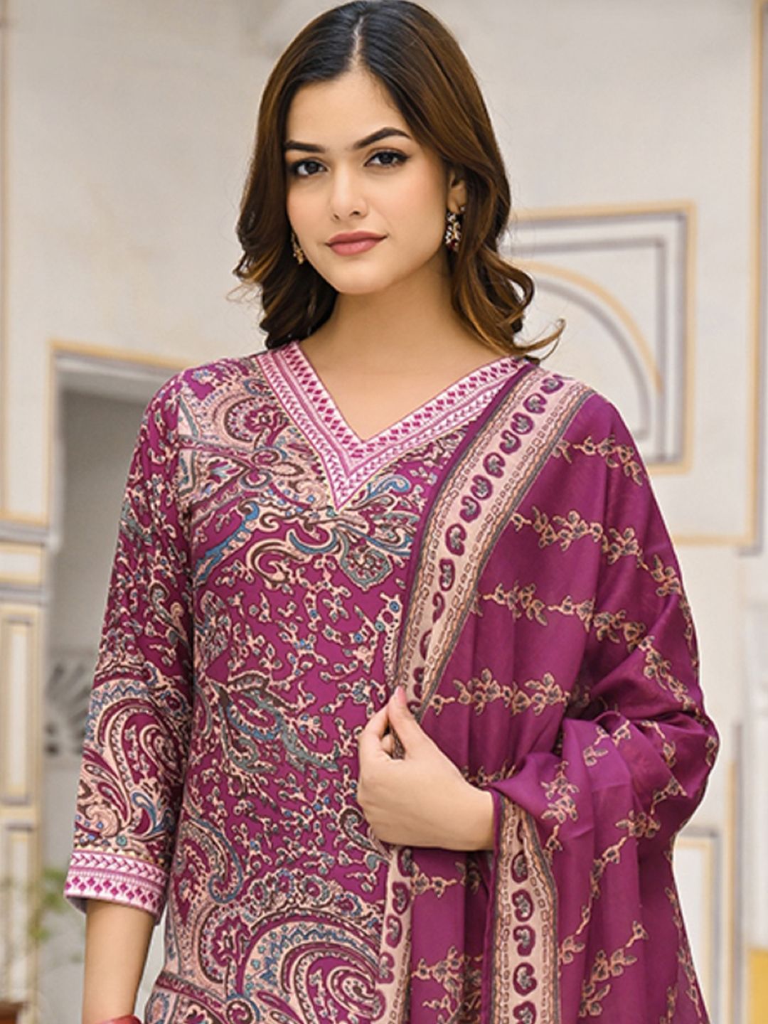 Dhiyona KL Women Paisley Printed V-Neck Straight Kurta with Trousers & With Dupatta
