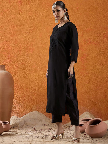 Dhiyona IE Floral Embroidered Thread Work Straight Kurta