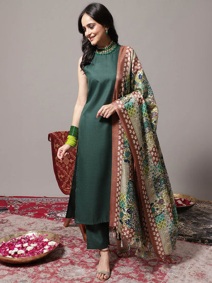 Green Regular Halter Neck Kurta With Trousers & Dupatta
