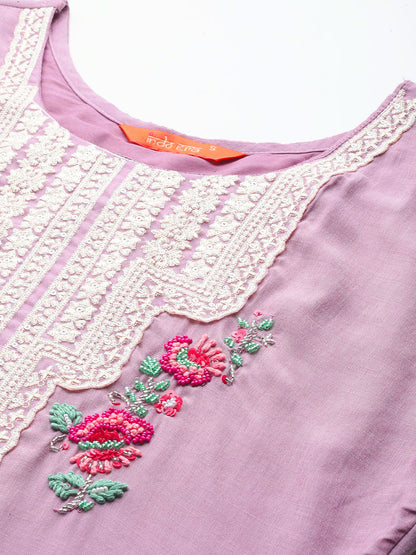 Floral Embroidered Regular Thread Work Kurta With Trousers & Dupatta