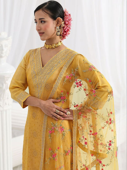 Women Regular Thread Work Kurta with Trousers & With Dupatta