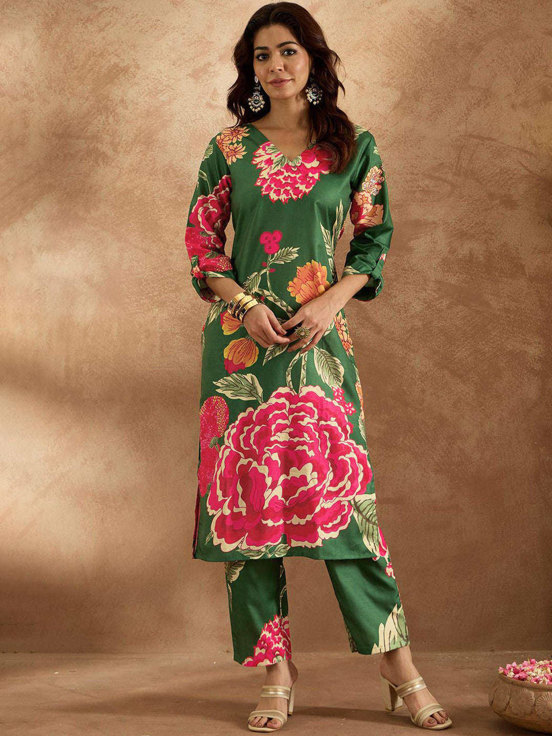 Women Floral Printed Regular Kurta with Trousers