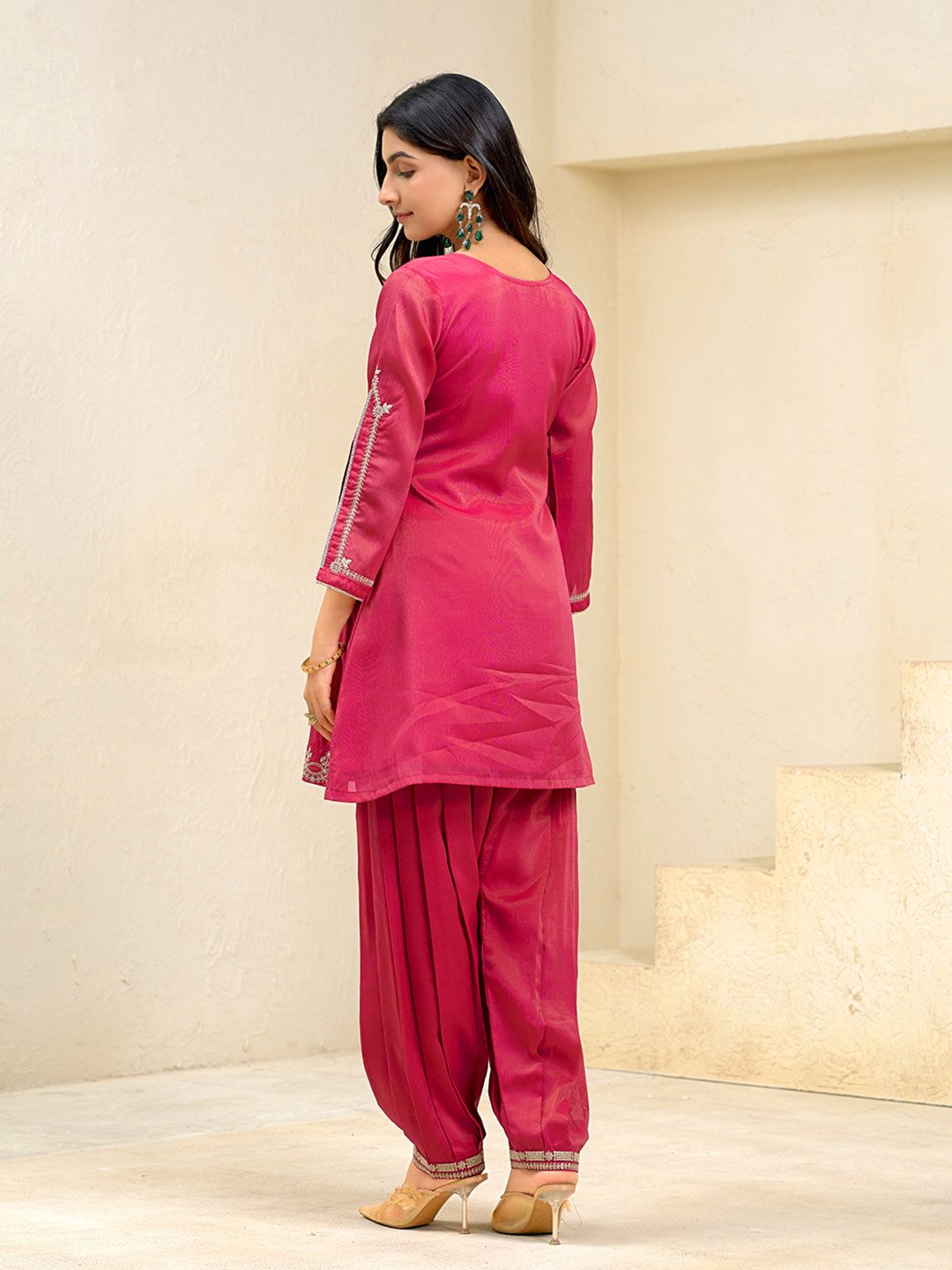 Dhiyona CH Women Floral Embroidered Regular Sequinned Kurta with Patiala