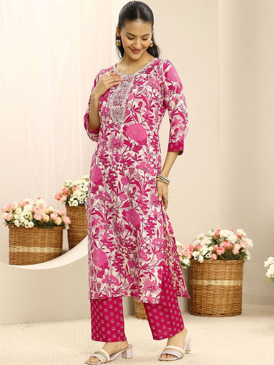 Women Floral Printed Regular Thread Work Kurta with Trousers & With Dupatta