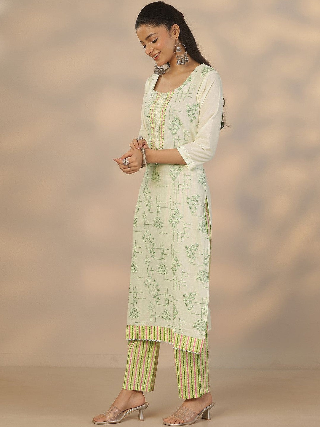 Women Ethnic Motifs Printed Regular Thread Work Kurta with Trousers & With Dupatta