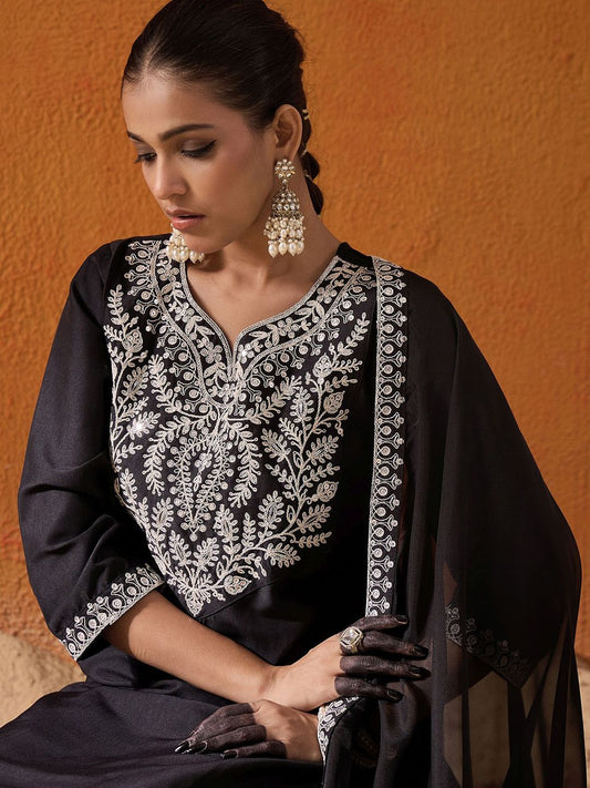 Women Embroidered Regular Thread Work Kurta with Trousers & With Dupatta