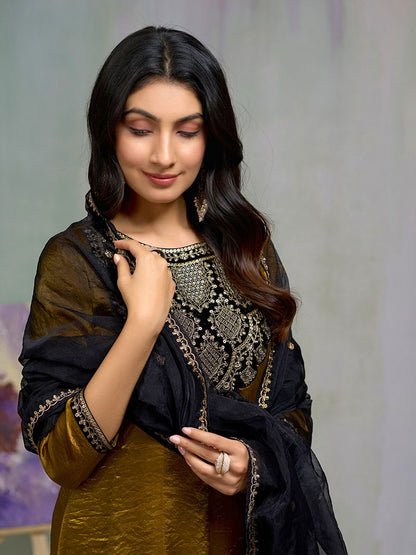 Dhiyona CH Women Floral Embroidered Regular Sequinned Kurta with Trousers & Dupatta