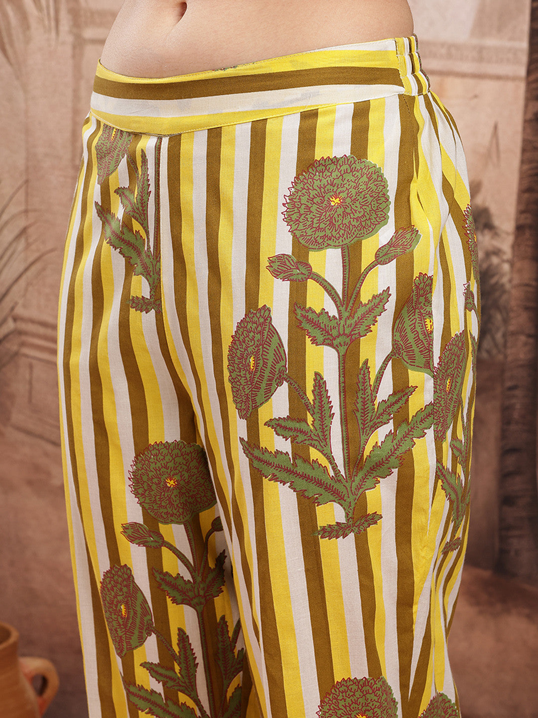 Women Floral Printed Pure Cotton Kurta with Trousers