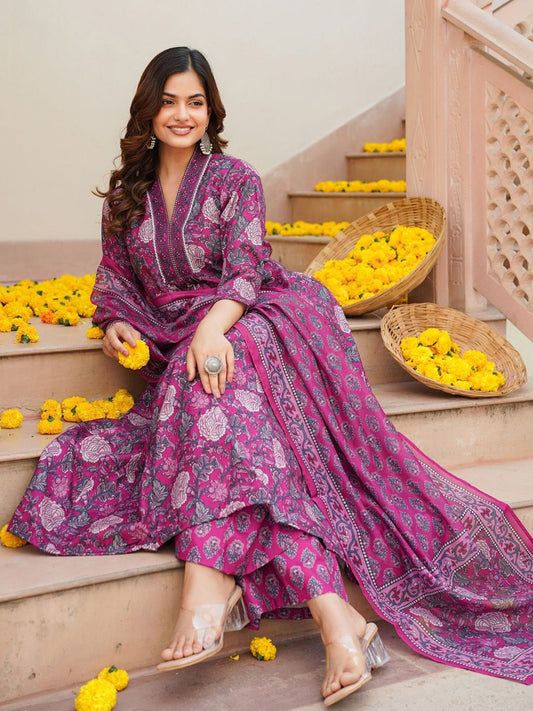 Dhiyona KL Women Floral Printed Pleated Kurta with Palazzos & With Dupatta