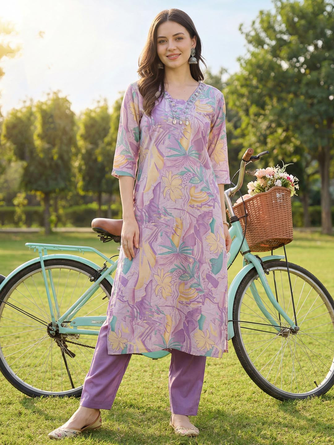 Women Floral Printed Regular Beads and Stones Kurta with Trousers
