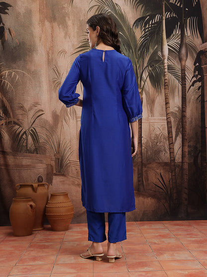 Women Foil Print Kurta with Trousers